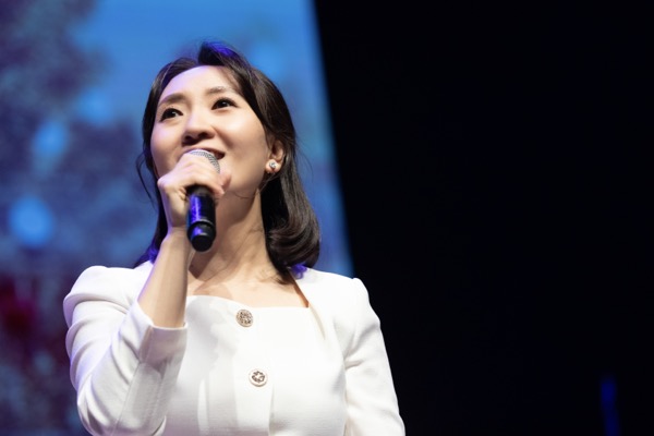 Jisun, conductor of the Daejun World Vision Children's Choir